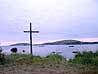 Крест, установленный в заливе на Немецком Кузове